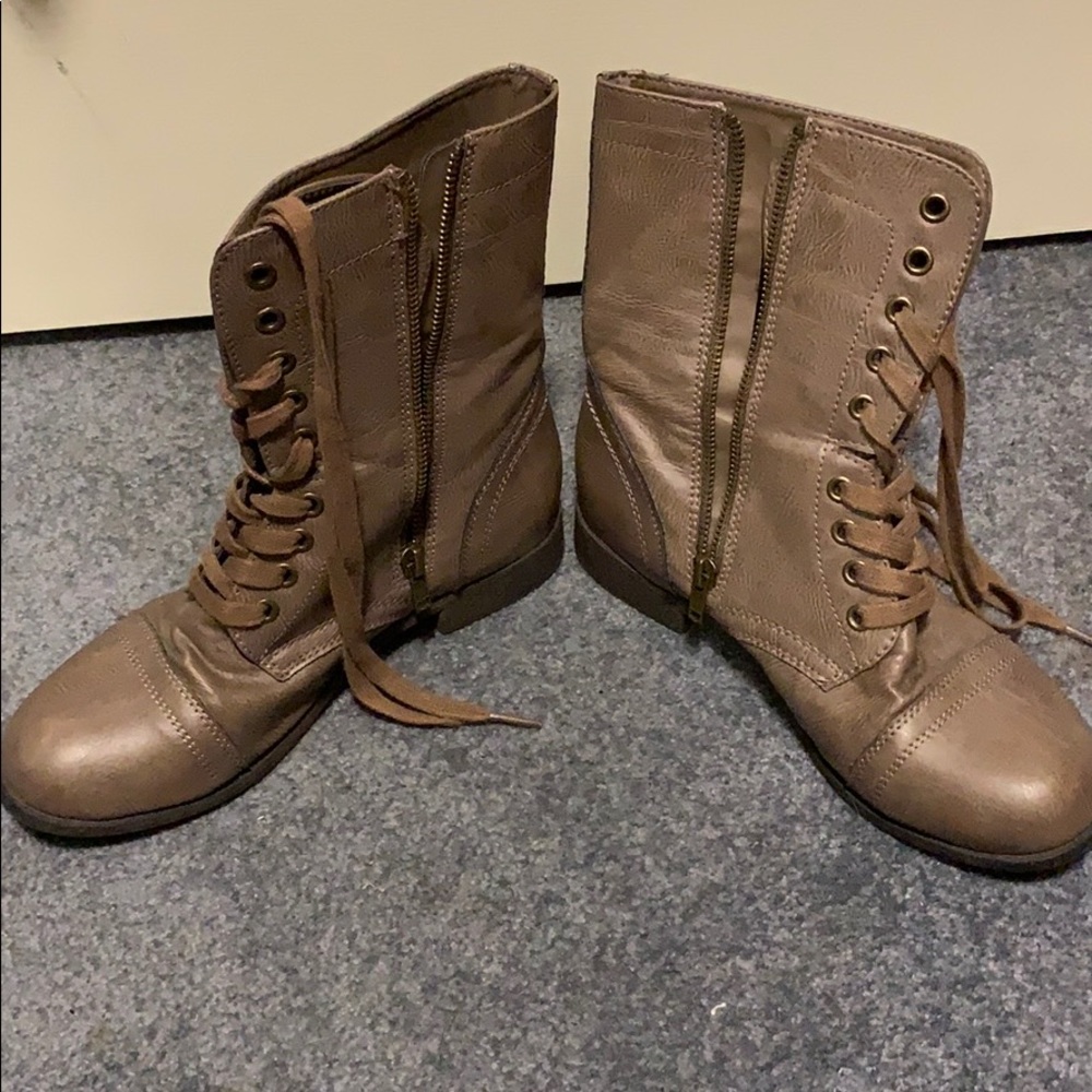 Boots - Picture 4 of 4